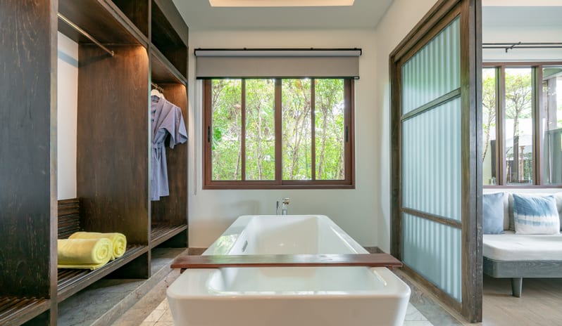 Beachfront Pool Villa 4